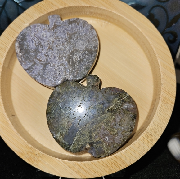 Moss Agate Apple Carvings Set - Picture 2 of 4